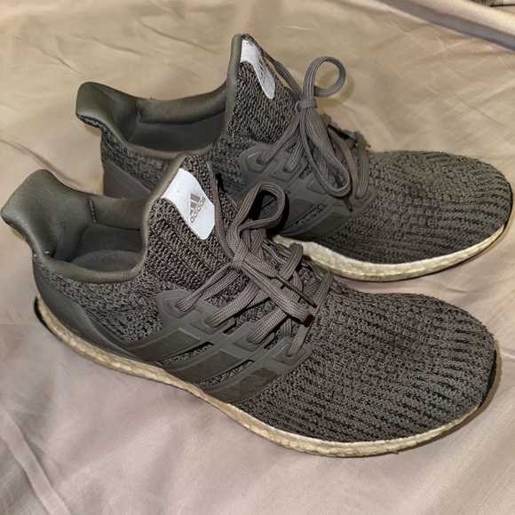 Adidas Ultraboost Primeblue size 11D - Picture 4 of 5